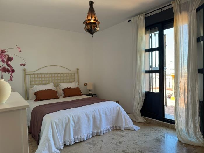 Ático Dúplex con Espectacular Terraza Privada - Imagen 2